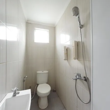 RedDoorz Plus near Mall Ciputra Jakarta-3